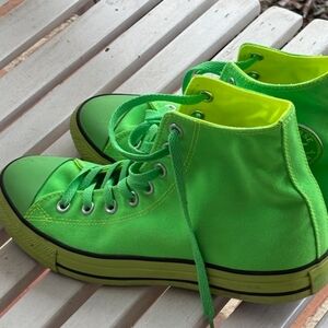 *EXTREMELY RARE* Unisex Chuck Taylors Converse Mens Size 9 Womens 11 Green